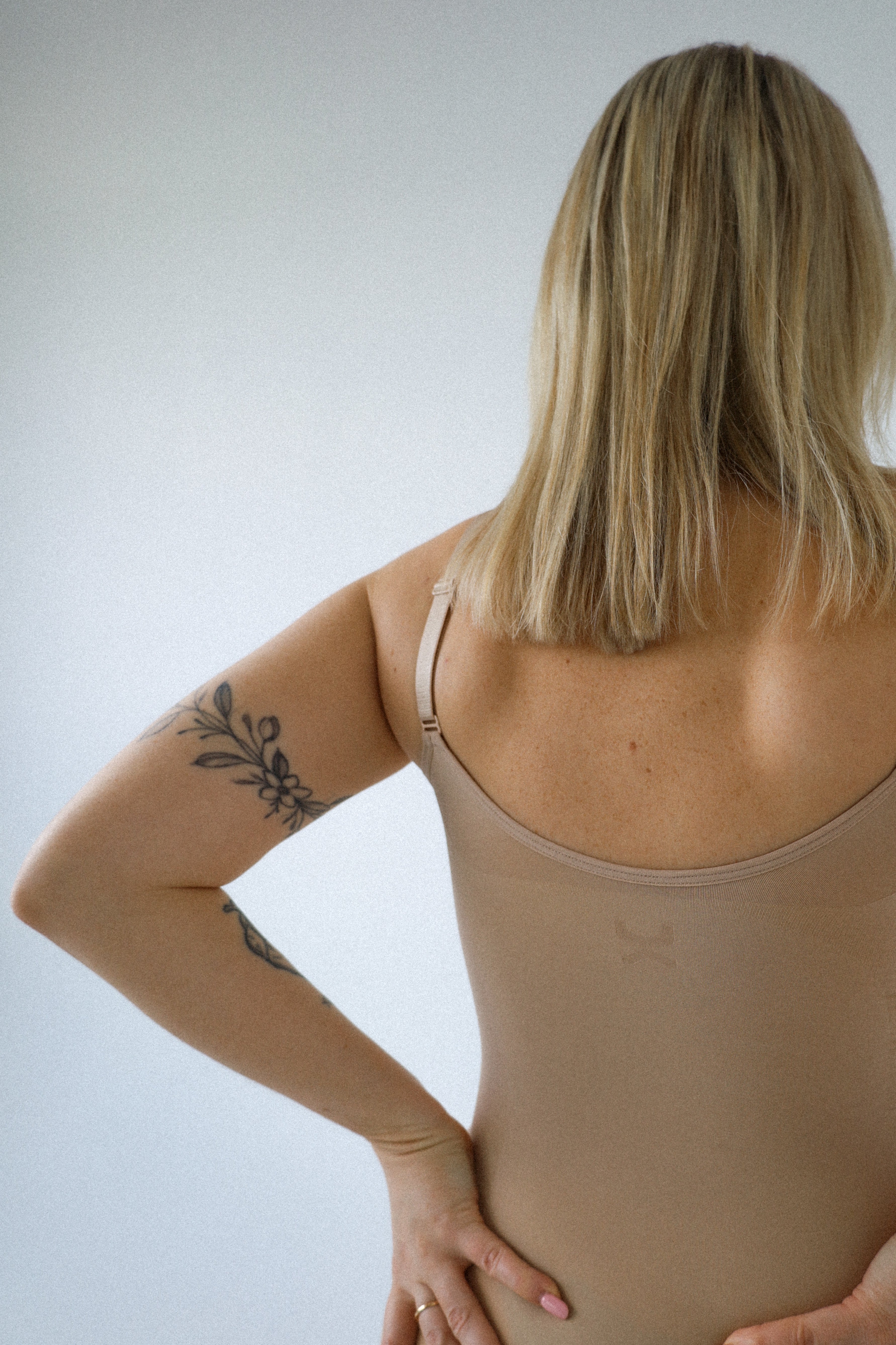 Kombinezon Modelujący Short Beige