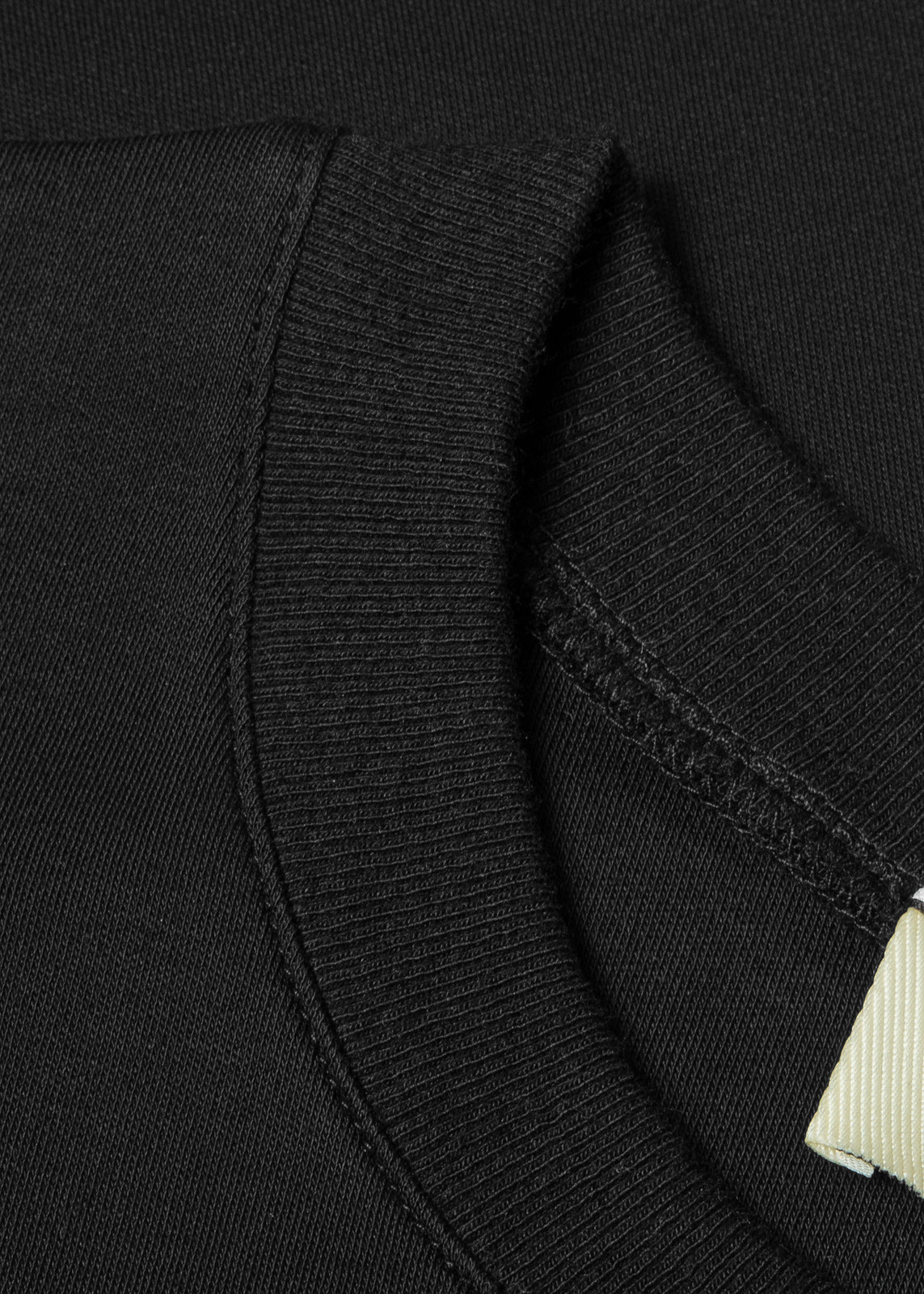 T-shirt Touches Black