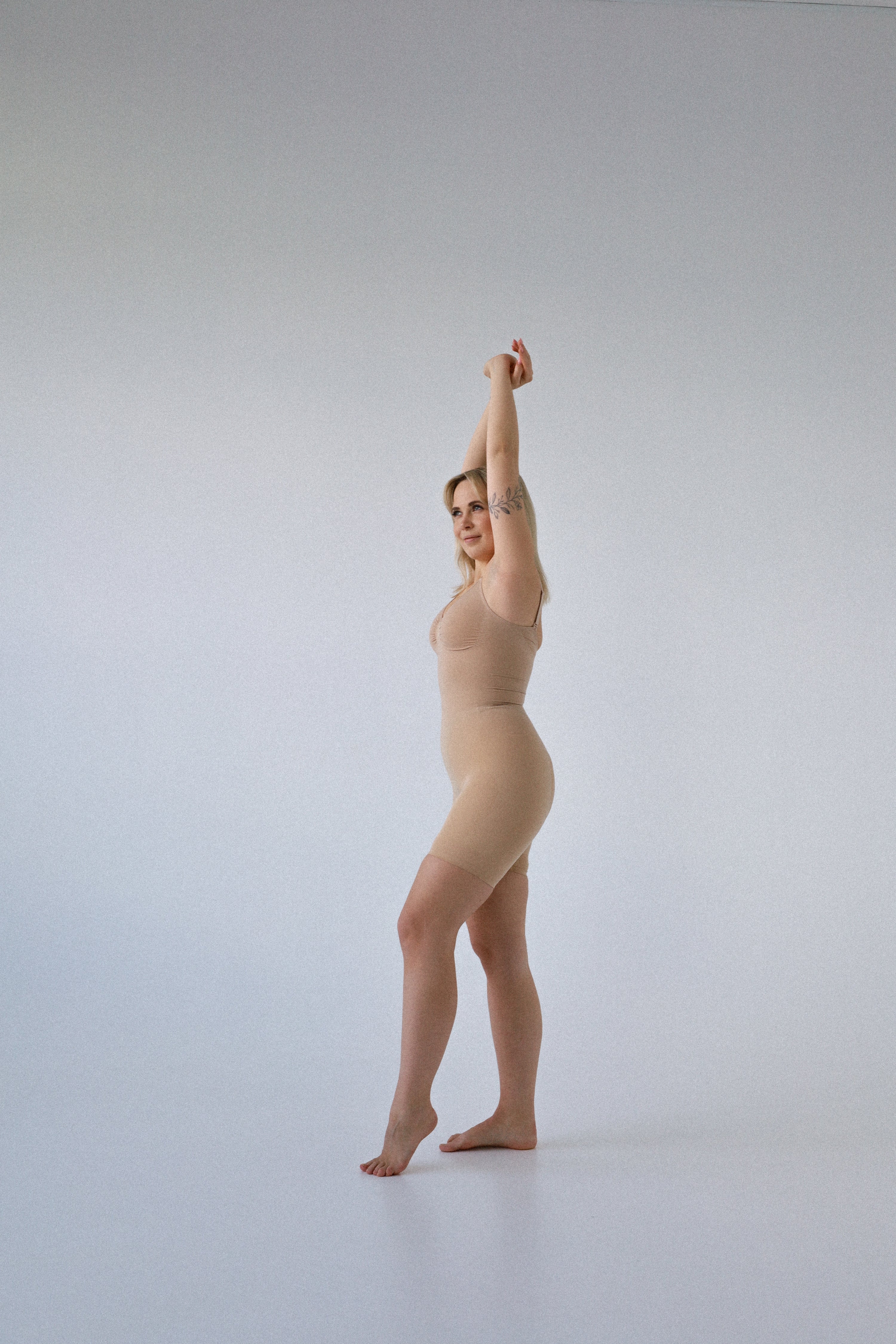 Kombinezon Modelujący Short Beige